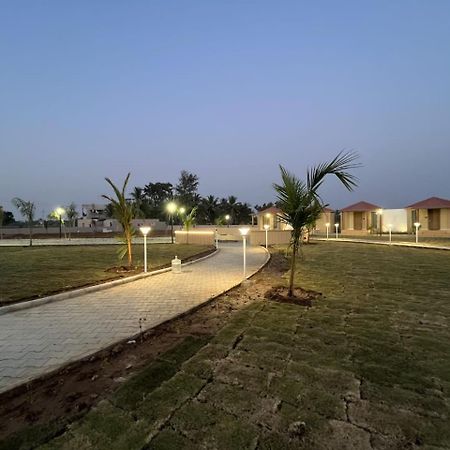 Shree Jalaram Resort Kodāe Екстериор снимка
