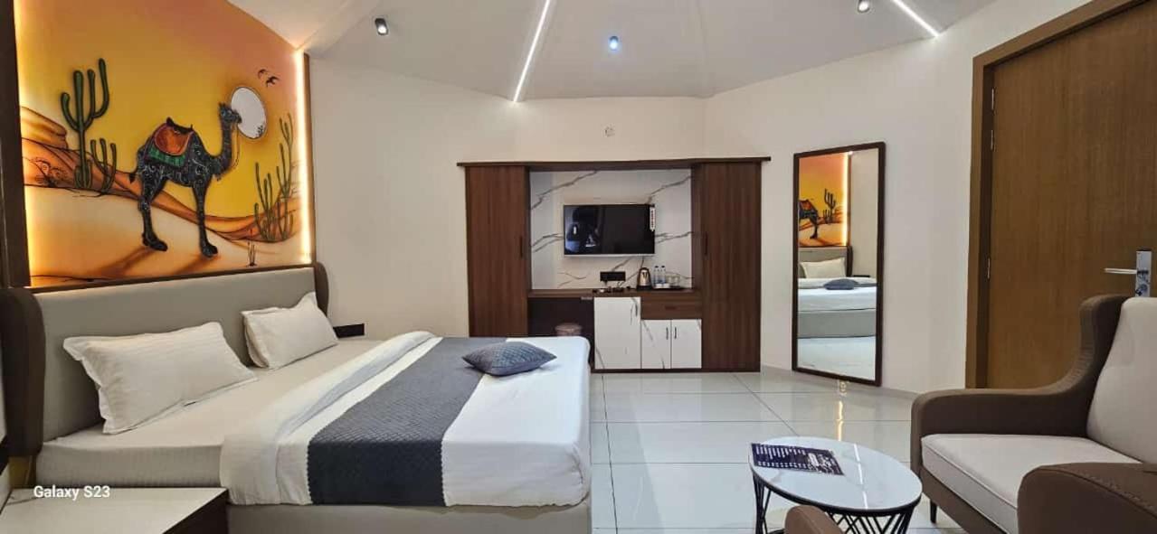 Shree Jalaram Resort Kodāe Екстериор снимка