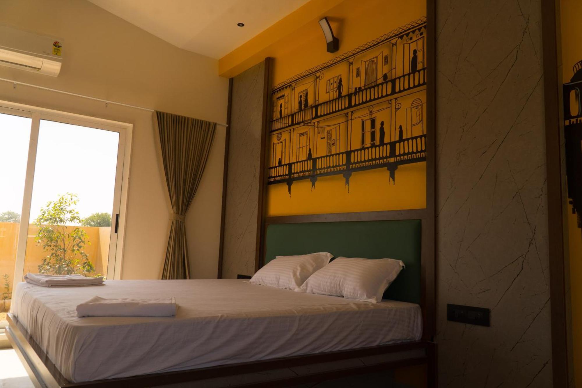 Shree Jalaram Resort Kodāe Екстериор снимка