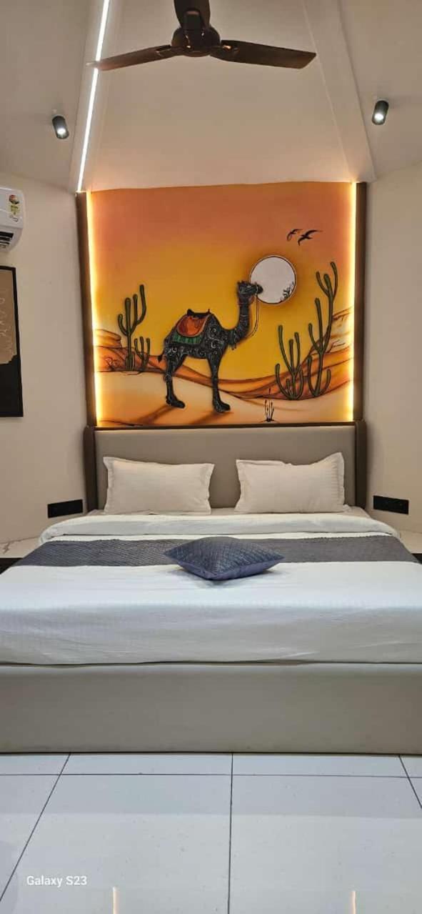 Shree Jalaram Resort Kodāe Екстериор снимка