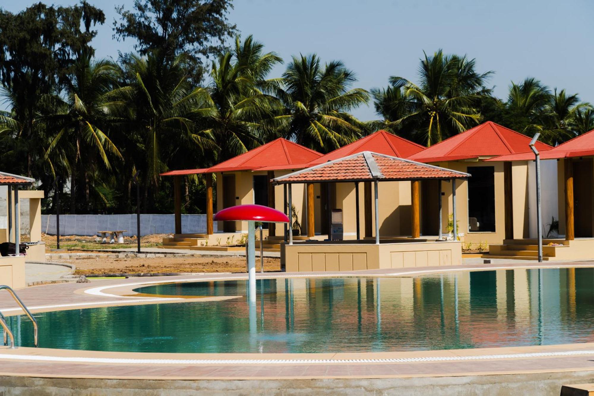 Shree Jalaram Resort Kodāe Екстериор снимка