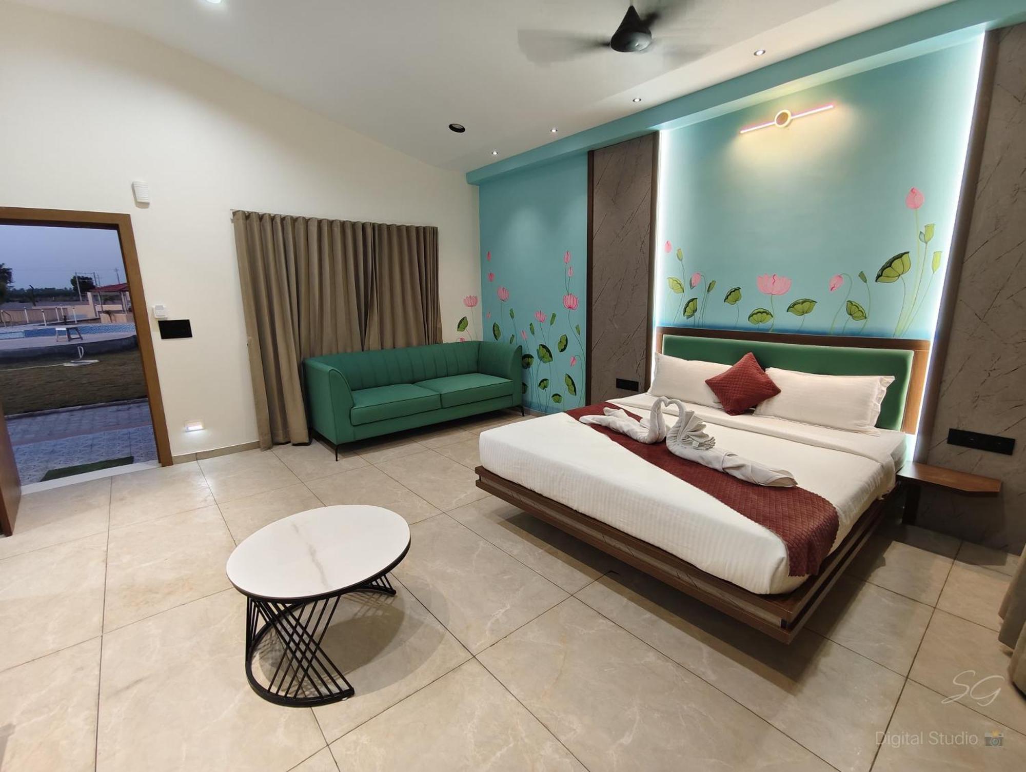 Shree Jalaram Resort Kodāe Екстериор снимка