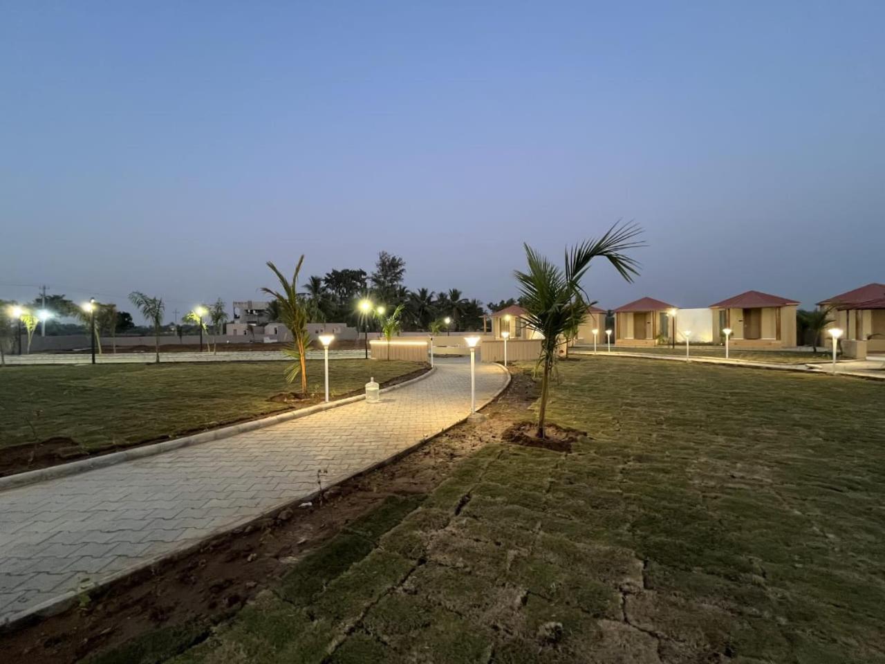 Shree Jalaram Resort Kodāe Екстериор снимка